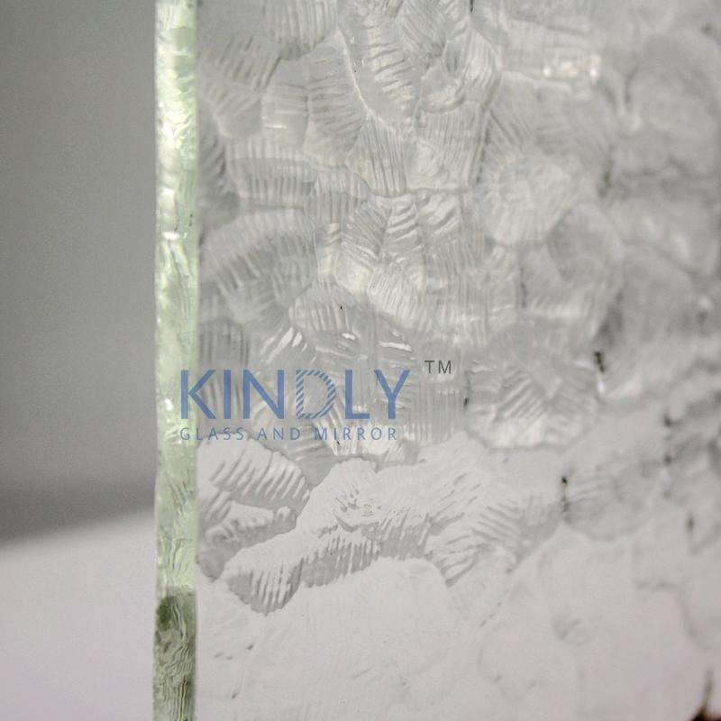 Ultra clear oceanic (ripple) patterned glass